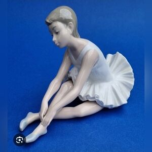 Lladro Nao Ballerina Figurine